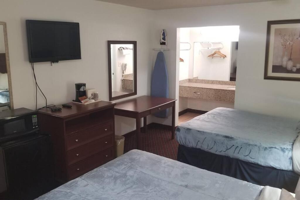 Hotel 2 Queen Beds Hotel Room 222 Wi-Fi Hot Tub Booking スティルウォーター エクステリア 写真