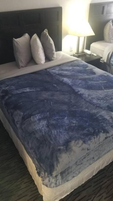 Hotel 2 Queen Beds Hotel Room 222 Wi-Fi Hot Tub Booking スティルウォーター エクステリア 写真