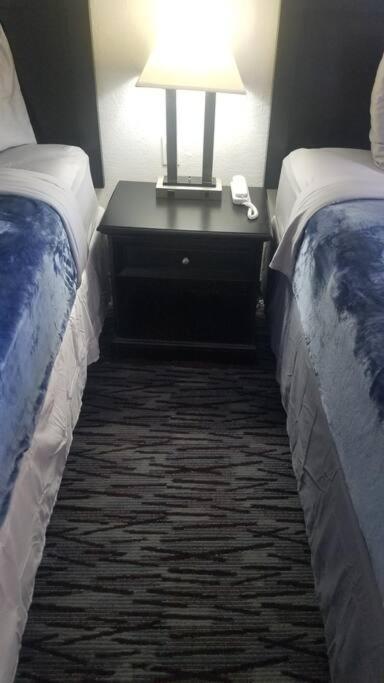 Hotel 2 Queen Beds Hotel Room 222 Wi-Fi Hot Tub Booking スティルウォーター エクステリア 写真